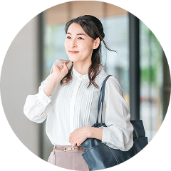 仕事に向かう保護者